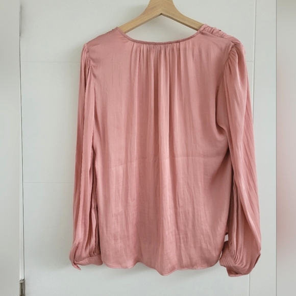 Banana Republic flowy top - Picture 2 of 2